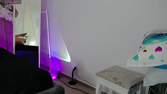 Snapshot of DeniseSun chatting on 11-27-25, 06:10 DeniseSun online show from 11-27-25, 06:10