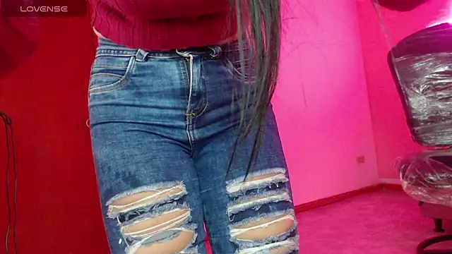 Snapshot of lia_rose_6 chatting on 12-15-25, 02:10 lia rose 6 online show from 12-15-25, 02:10