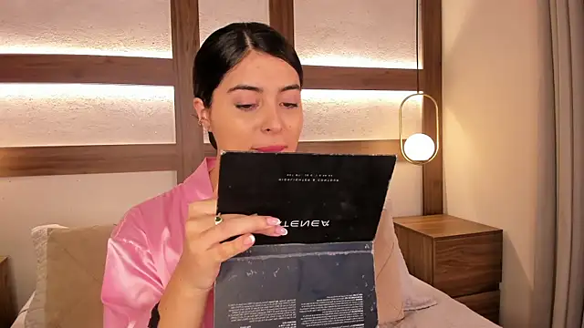 SarhaVega online show from 04-12-26, 01:16