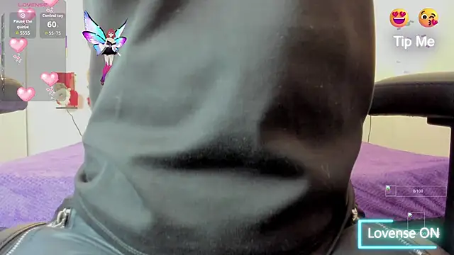 Snapshot of mask_red_girl chatting on 12-03-25, 01:09 mask red girl online show from 12-03-25, 01:09