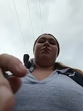 Snapshot of Shofy22 chatting on 12-05-25, 08:49 Shofy22 online show from 12-05-25, 08:49