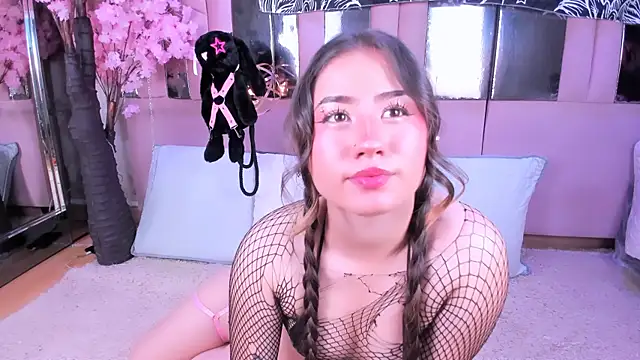 Snapshot of Naomistart chatting on 01-12-26, 09:31 Naomistart online show from 01-12-26, 09:31