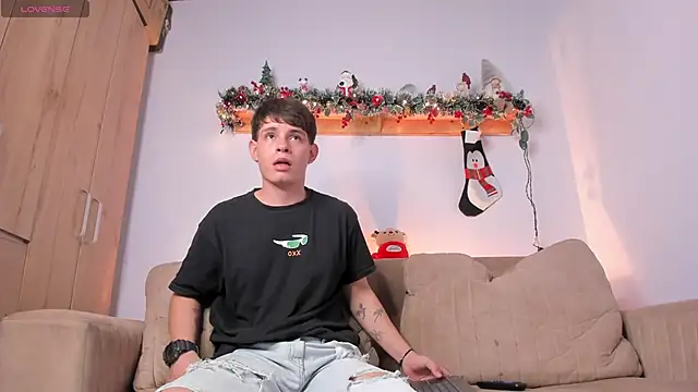 Snapshot of steveen_universe28 chatting on 11-27-25, 12:24 steveen universe28 online show from 11-27-25, 12:24