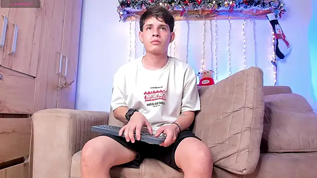 Snapshot of steveen_universe28 chatting on 11-29-25, 12:57 steveen universe28 online show from 11-29-25, 12:57