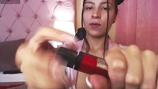 Snapshot of Hillary_Thomson chatting on 12-15-25, 07:29 Hillary Thomson online show from 12-15-25, 07:29