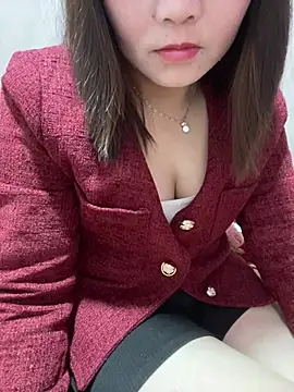 Snapshot of One-two22 chatting on 01-14-26, 12:33 One-two22 online show from 01-14-26, 12:33