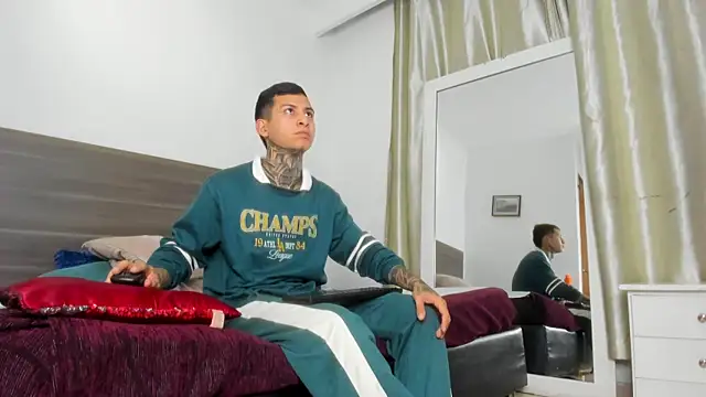 Snapshot of Andrew_sanders68 chatting on 12-03-25, 11:25 Andrew sanders68 online show from 12-03-25, 11:25