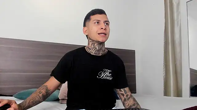 Snapshot of Andrew_sanders68 chatting on 12-04-25, 11:13 Andrew sanders68 online show from 12-04-25, 11:13