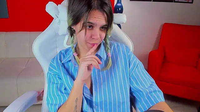 Snapshot of LiraBelle chatting on 12-03-25, 05:26 LiraBelle online show from 12-03-25, 05:26