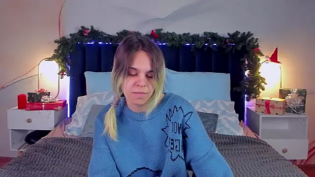 Snapshot of LiraBelle chatting on 12-15-25, 03:22 LiraBelle online show from 12-15-25, 03:22