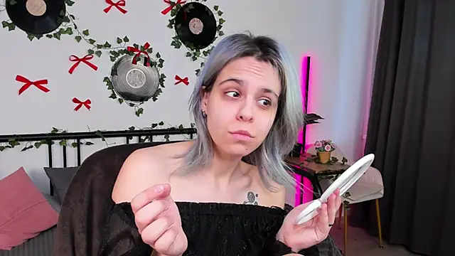 LiraBelle online show from 04-16-26, 03:07