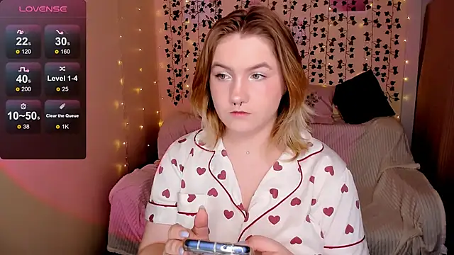 Snapshot of lovelyy_julia chatting on 11-29-25, 08:06 lovelyy julia online show from 11-29-25, 08:06