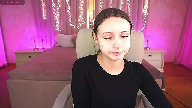 TinyNatalie online show from 04-09-26, 01:16