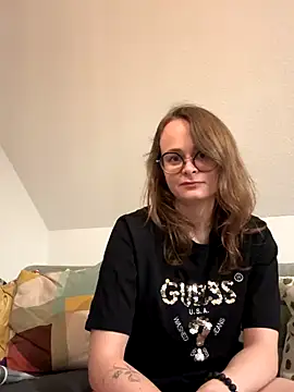 Snapshot of norafack33 chatting on 12-14-25, 04:45 norafack33 online show from 12-14-25, 04:45