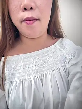 Snapshot of Xiaomili8 chatting on 12-17-25, 04:07 Xiaomili8 online show from 12-17-25, 04:07