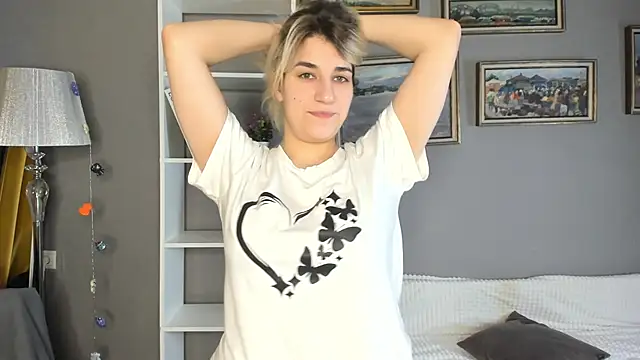 Snapshot of TideLunar chatting on 12-16-25, 05:23 TideLunar online show from 12-16-25, 05:23