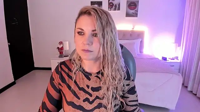 Snapshot of Violeta_Hotter chatting on 11-24-25, 10:59 Violeta Hotter online show from 11-24-25, 10:59