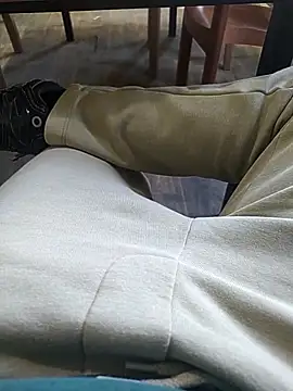 Snapshot of BarrenProtege chatting on 12-17-25, 12:00 BarrenProtege online show from 12-17-25, 12:00