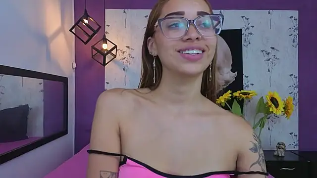 Snapshot of Antonella_mc chatting on 05-06-26, 12:43 Antonella mc online show from 05-06-26, 12:43