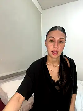 Snapshot of heyitsmia chatting on 11-25-25, 12:43 heyitsmia online show from 11-25-25, 12:43