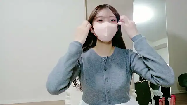 Snapshot of alicechan_v chatting on 06-19-26, 11:25 alicechan v online show from 06-19-26, 11:25
