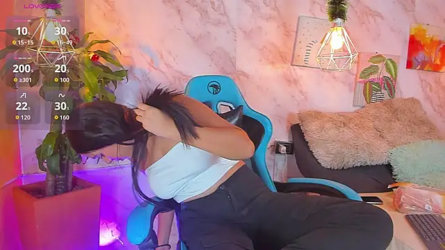 Snapshot of taamy_desire chatting on 11-29-25, 08:23 taamy desire online show from 11-29-25, 08:23