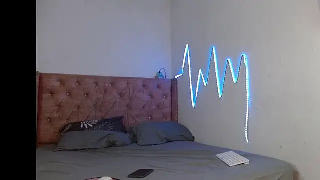 Snapshot of ALEXX_BOOY chatting on 12-14-25, 02:33 ALEXX BOOY online show from 12-14-25, 02:33