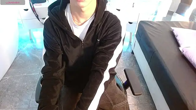 Snapshot of kaelwolf_tay chatting on 11-30-25, 11:47 kaelwolf tay online show from 11-30-25, 11:47