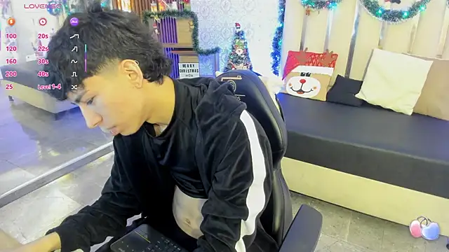 Snapshot of kaelwolf_tay chatting on 12-15-25, 07:18 kaelwolf tay online show from 12-15-25, 07:18