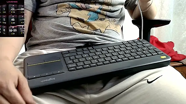 Snapshot of Daisuke_01 chatting on 02-11-26, 12:37 Daisuke 01 online show from 02-11-26, 12:37