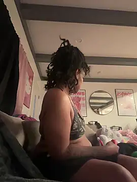 Snapshot of seductivefreak7 chatting on 04-12-26, 01:27 seductivefreak7 online show from 04-12-26, 01:27