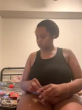 Snapshot of Goldenmami chatting on 12-02-25, 05:24 Goldenmami online show from 12-02-25, 05:24