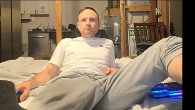 Snapshot of famous1tad chatting on 12-20-25, 12:12 famous1tad online show from 12-20-25, 12:12