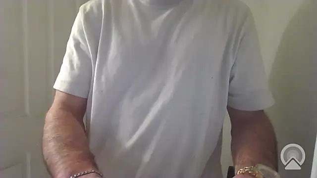 Snapshot of famous1tad chatting on 01-09-26, 05:43 famous1tad online show from 01-09-26, 05:43