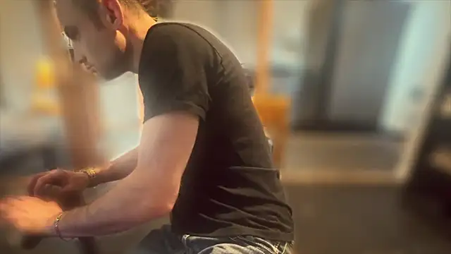 Snapshot of famous1tad chatting on 01-10-26, 06:09 famous1tad online show from 01-10-26, 06:09