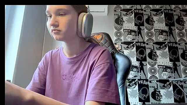 Snapshot of helgicuteness chatting on 12-14-25, 07:25 helgicuteness online show from 12-14-25, 07:25