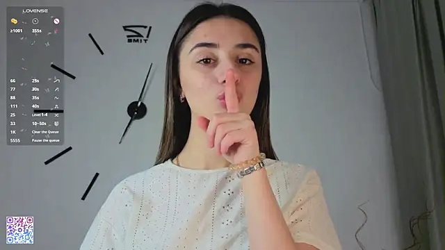 Snapshot of MableHort chatting on 12-15-25, 04:17 MableHort online show from 12-15-25, 04:17