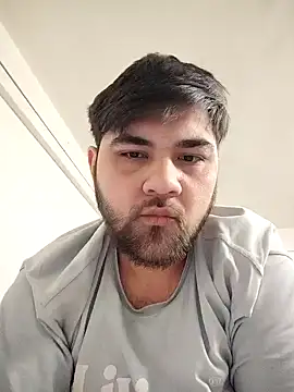 Snapshot of Koma001 chatting on 02-14-26, 03:20 Koma001 online show from 02-14-26, 03:20