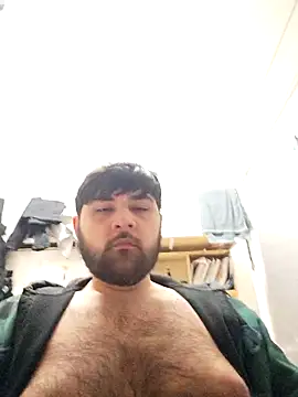 Snapshot of Koma001 chatting on 03-04-26, 03:29 Koma001 online show from 03-04-26, 03:29