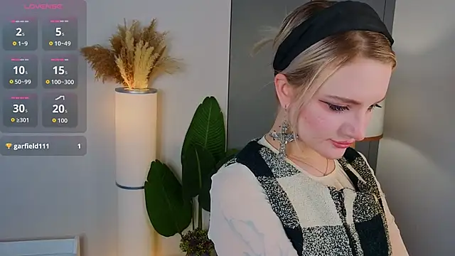 Snapshot of DorthaDunt chatting on 12-15-25, 06:50 DorthaDunt online show from 12-15-25, 06:50