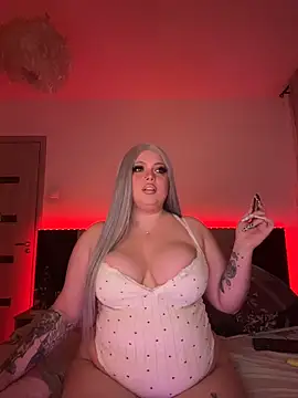 Snapshot of LaylaCupidd chatting on 12-16-25, 07:41 LaylaCupidd online show from 12-16-25, 07:41