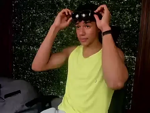 Snapshot of damon_sw chatting on 11-26-25, 04:41 damon sw online show from 11-26-25, 04:41