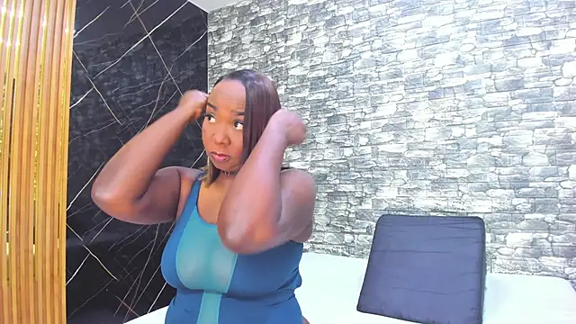 Snapshot of ZoeCollin chatting on 12-05-25, 03:15 ZoeCollin online show from 12-05-25, 03:15