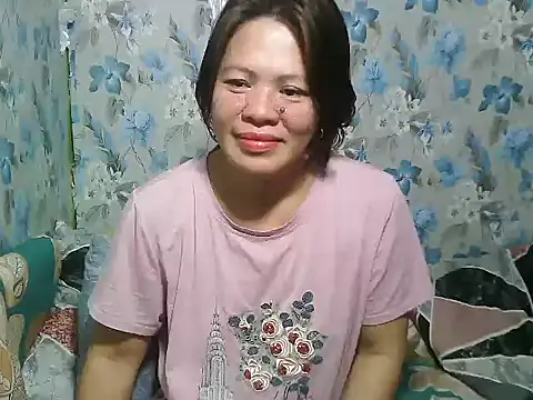 Snapshot of Smilinglovely chatting on 12-18-25, 11:55 Smilinglovely online show from 12-18-25, 11:55