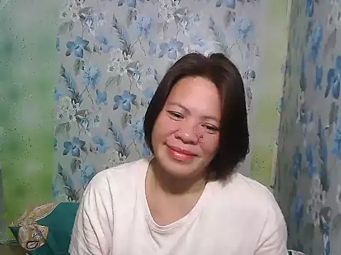 Snapshot of Smilinglovely chatting on 12-22-25, 10:51 Smilinglovely online show from 12-22-25, 10:51