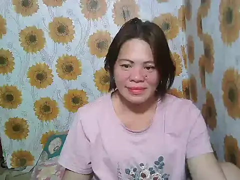 Snapshot of Smilinglovely chatting on 01-06-26, 01:04 Smilinglovely online show from 01-06-26, 01:04