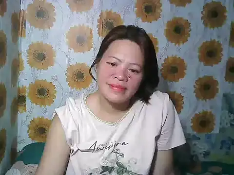 Snapshot of Smilinglovely chatting on 01-15-26, 03:27 Smilinglovely online show from 01-15-26, 03:27