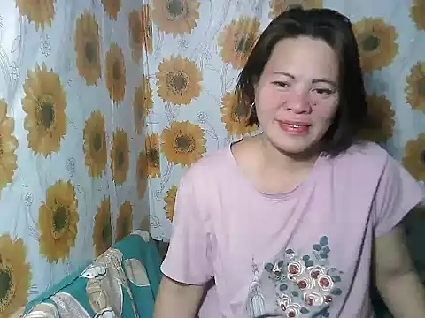 Snapshot of Smilinglovely chatting on 02-05-26, 01:05 Smilinglovely online show from 02-05-26, 01:05