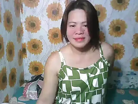 Snapshot of Smilinglovely chatting on 02-13-26, 01:29 Smilinglovely online show from 02-13-26, 01:29