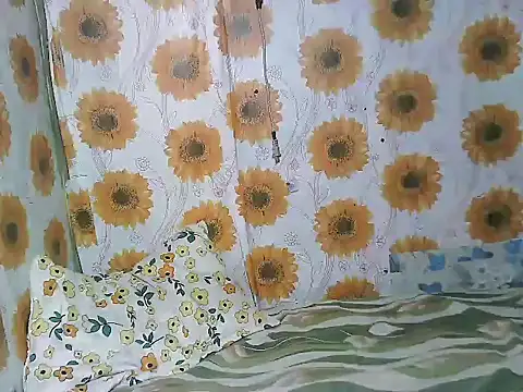 Snapshot of Smilinglovely chatting on 03-16-26, 06:23 Smilinglovely online show from 03-16-26, 06:23